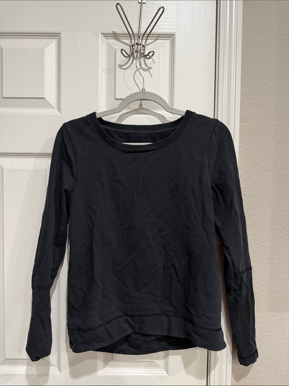 Classic Black Long-Sleeve Women's Sweatshirt